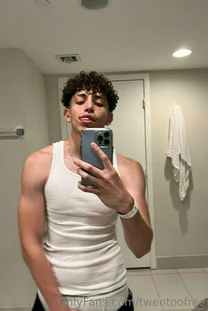 Twentoofree OnlyFans Leaked Free Thumbnail Picture - #6lZUKnXYc5