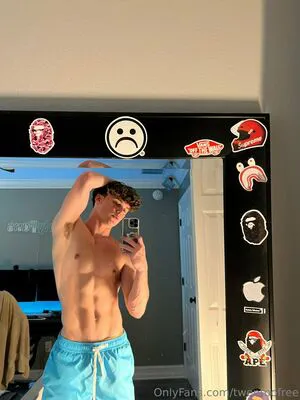Twentoofree OnlyFans Leaked Free Thumbnail Picture - #H4Hyvvbt1L