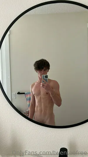 Twentoofree OnlyFans Leaked Free Thumbnail Picture - #Pllzf9sdM6