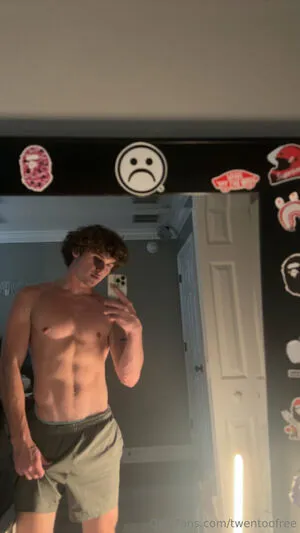 Twentoofree OnlyFans Leaked Free Thumbnail Picture - #RRUHckNAMy