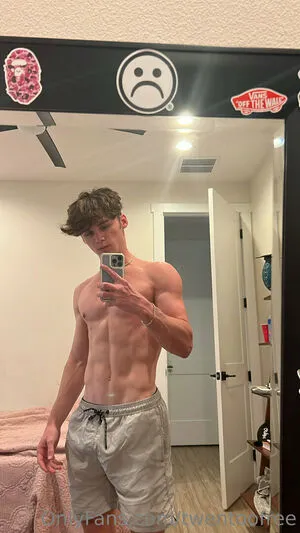 Twentoofree OnlyFans Leaked Free Thumbnail Picture - #UgGElYCTij