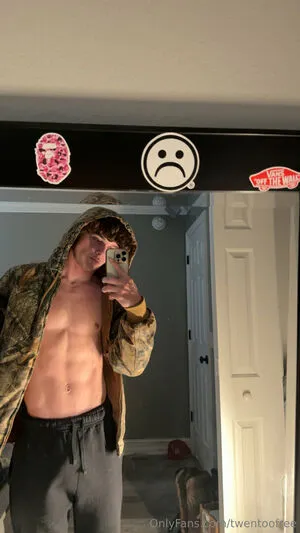 Twentoofree OnlyFans Leaked Free Thumbnail Picture - #Uz61AGRAf1