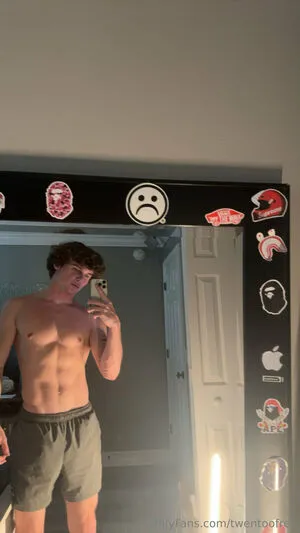 Twentoofree OnlyFans Leaked Free Thumbnail Picture - #Wcr844MOsI