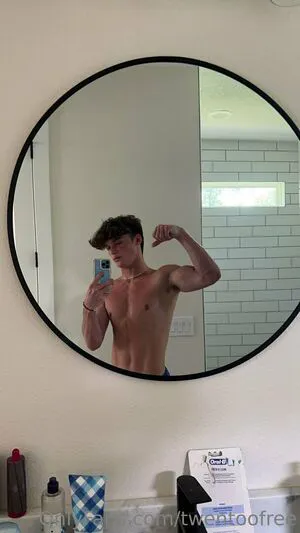Twentoofree OnlyFans Leaked Free Thumbnail Picture - #X9r9o3mjbg