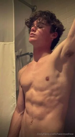 Twentoofree OnlyFans Leaked Free Thumbnail Picture - #ZEdbYel2Po