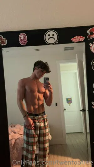 Twentoofree OnlyFans Leaked Free Thumbnail Picture - #aD96XgCgPp