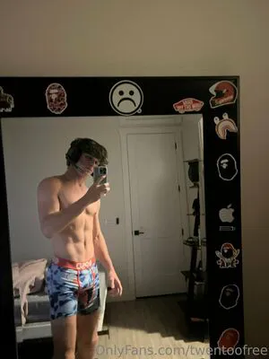 Twentoofree OnlyFans Leaked Free Thumbnail Picture - #gBxrEdVug3