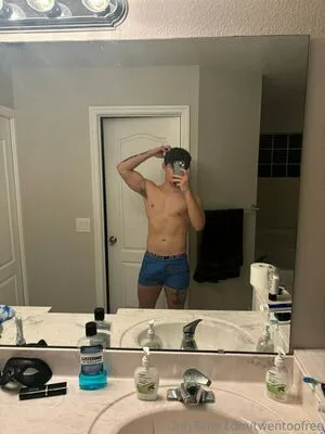 Twentoofree OnlyFans Leaked Free Thumbnail Picture - #tBg3DjUy55