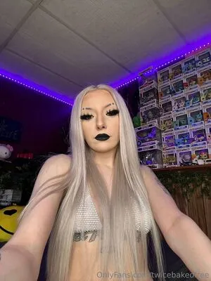 Twicebakedfree OnlyFans Leaked Free Thumbnail Picture - #OFUWEbMa3n