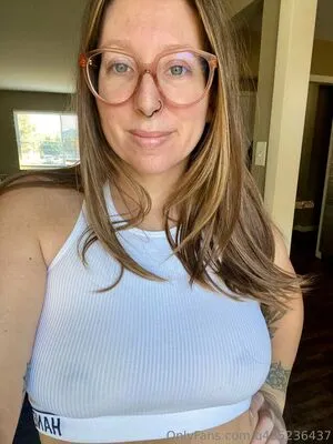 U425236437 OnlyFans Leaked Free Thumbnail Picture - #EyLEAttTbH