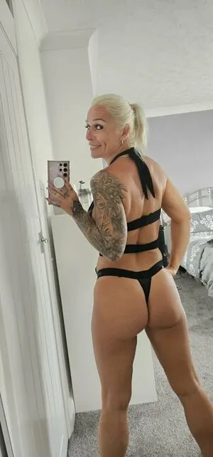 Ukhotwifecouple OnlyFans Leaked Free Thumbnail Picture - #LEAoQnklPC