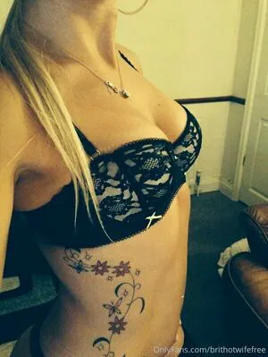 Ukhotwifecouple OnlyFans Leaked Free Thumbnail Picture - #SascPu8fiu