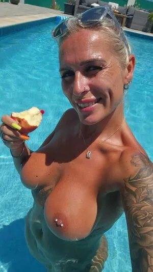 Ukhotwifecouple OnlyFans Leaked Free Thumbnail Picture - #hpnXV9KWmm