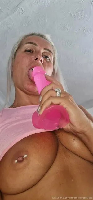 Ukhotwifecouple OnlyFans Leaked Free Thumbnail Picture - #s7IQ1HS5bX