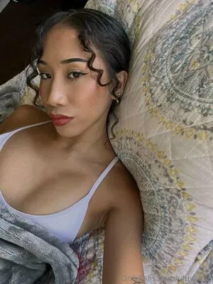 Uluvzella OnlyFans Leaked Free Thumbnail Picture - #3847GlhpT2