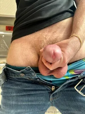 Uncutmnguy21 OnlyFans Leaked Free Thumbnail Picture - #UBOKynf00G