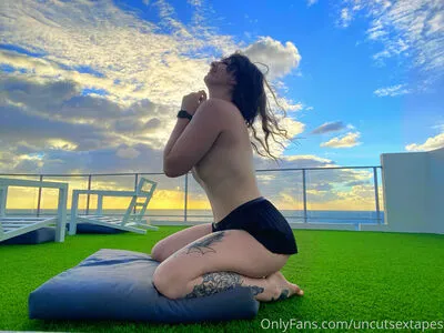 Uncutsextapes OnlyFans Leaked Free Thumbnail Picture - #TxKAm9vgKz