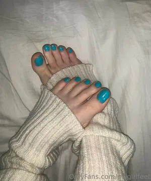 Unigirlfeet Thumbnail Picture