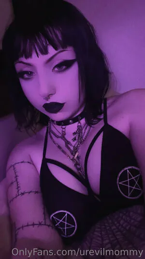 Urevilmommy OnlyFans Leaked Free Thumbnail Picture - #h8xW6O6iBY