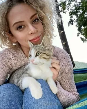 Vale00ria OnlyFans Leaked Free Thumbnail Picture - #KiKtFckoOf