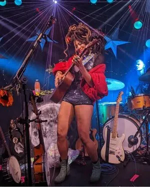 Valerie June OnlyFans Leaked Free Thumbnail Picture - #2UFJFIr8S9