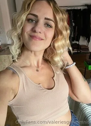 Valeries Geheimnis OnlyFans Leaked Free Thumbnail Picture - #hNSuCNSAm7