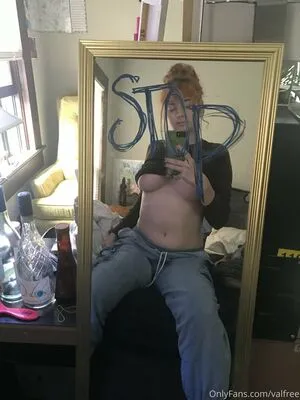 Valfree OnlyFans Leaked Free Thumbnail Picture - #7NNJpabIML