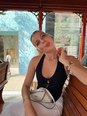 Vallixpauline OnlyFans Leaked Free Thumbnail Picture - #BdYQhzla17