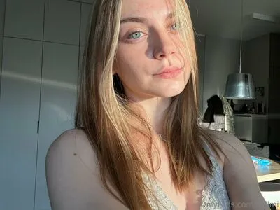 Vallmi OnlyFans Leaked Free Thumbnail Picture - #TGCUM4FRY2