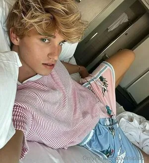 Valsplace OnlyFans Leaked Free Thumbnail Picture - #EcIYFu3lly