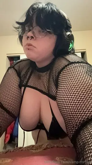 Vamp Thr0bb OnlyFans Leaked Free Thumbnail Picture - #5c2B7s7qiV
