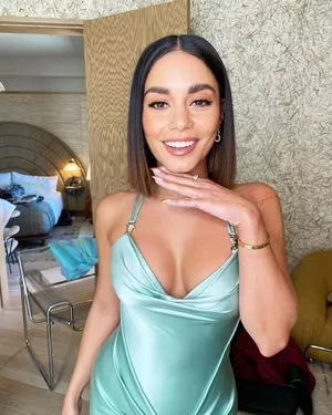 Vanessa Hudgens OnlyFans Leaked Free Thumbnail Picture - #8cK5inX5oV