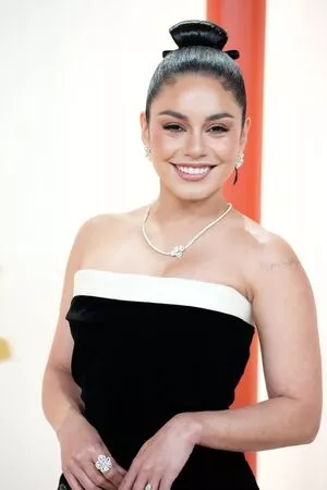 Vanessa Hudgens OnlyFans Leaked Free Thumbnail Picture - #GumWOuSZak