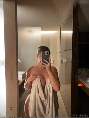 Vansessy OnlyFans Leaked Free Thumbnail Picture - #4af0bKMVVL