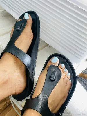 Vee Feet OnlyFans Leaked Free Thumbnail Picture - #3x2EB1rVHT