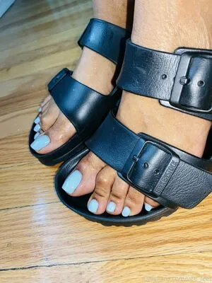 Vee Feet OnlyFans Leaked Free Thumbnail Picture - #EHwUYFLNVx