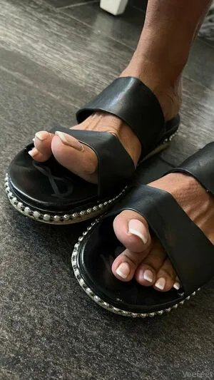 Vee Feet OnlyFans Leaked Free Thumbnail Picture - #Ix175sI5ZU