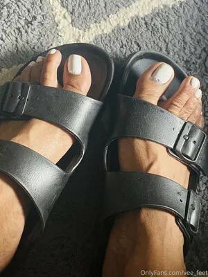 Vee Feet OnlyFans Leaked Free Thumbnail Picture - #L0cCqnwoew