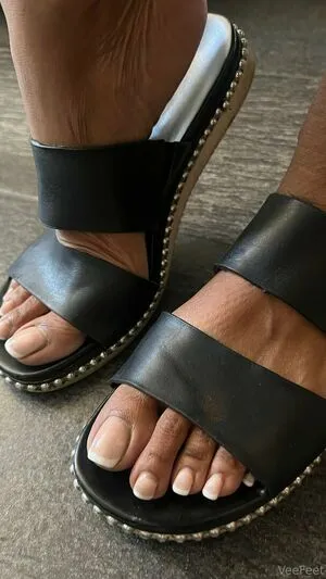 Vee Feet OnlyFans Leaked Free Thumbnail Picture - #NnC33KukI1