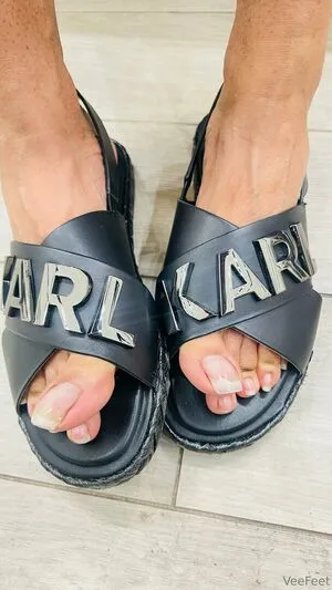 Vee Feet OnlyFans Leaked Free Thumbnail Picture - #UkDeXfiANP