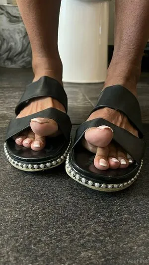 Vee Feet OnlyFans Leaked Free Thumbnail Picture - #bPte0F9Iyi