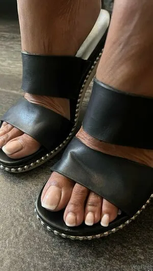 Vee Feet OnlyFans Leaked Free Thumbnail Picture - #p7zcymIqL9