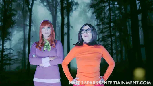 Velma Daphne Cosplay OnlyFans Leaked Free Thumbnail Picture - #clibthJ2PD