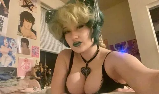 Venom Wifey OnlyFans Leaked Free Thumbnail Picture - #aQ4FNXd503