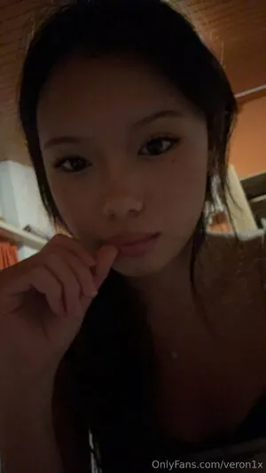 Veronica Yeoh OnlyFans Leaked Free Thumbnail Picture - #AACeqAlSHA