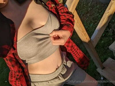 Vickymilkmomma OnlyFans Leaked Free Thumbnail Picture - #1Hr8IIot8C