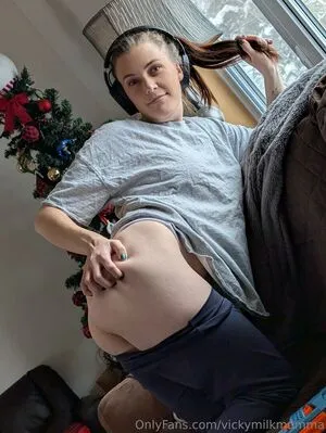 Vickymilkmomma OnlyFans Leaked Free Thumbnail Picture - #HHsCFnO4HD