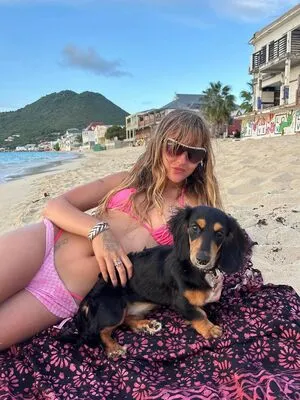 Victoria De Angelis OnlyFans Leaked Free Thumbnail Picture - #1SYDaRmThp