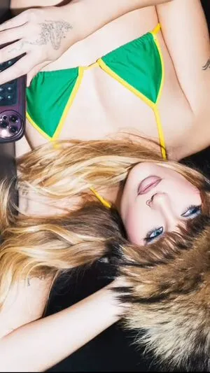 Victoria De Angelis OnlyFans Leaked Free Thumbnail Picture - #A09lLGeAP8