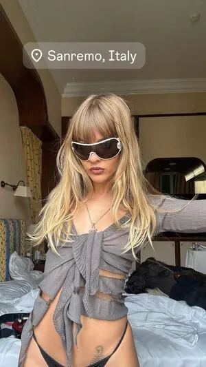 Victoria De Angelis OnlyFans Leaked Free Thumbnail Picture - #DoLSdx4bb0